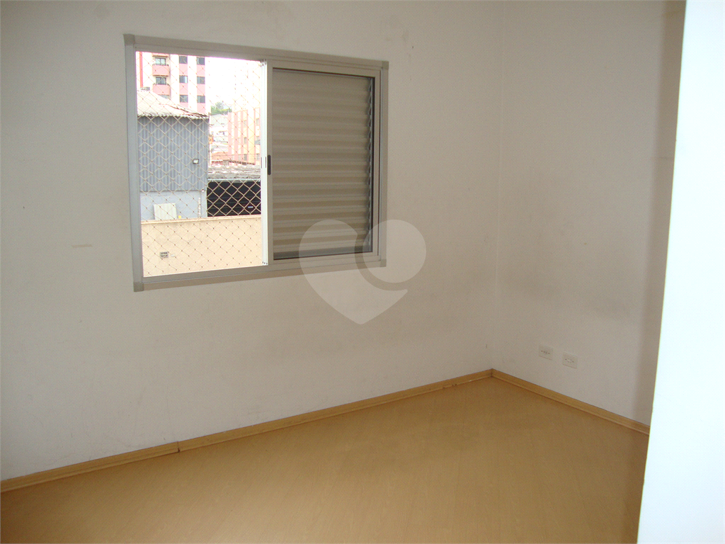 Apartamento no bairro Quitaúna, em Osasco, ótimo local, 3 dormitórios, 1 banheiro. 1 vaga de garagem
