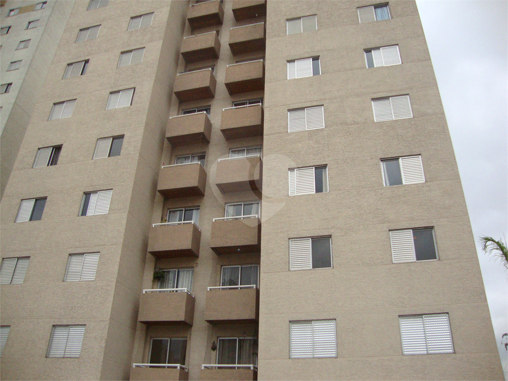 Apartamento no bairro Quitaúna, em Osasco, ótimo local, 3 dormitórios, 1 banheiro. 1 vaga de garagem