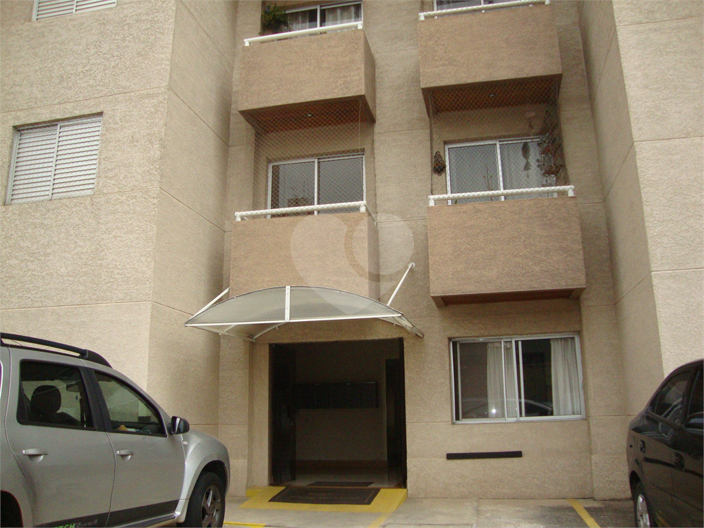 Apartamento no bairro Quitaúna, em Osasco, ótimo local, 3 dormitórios, 1 banheiro. 1 vaga de garagem