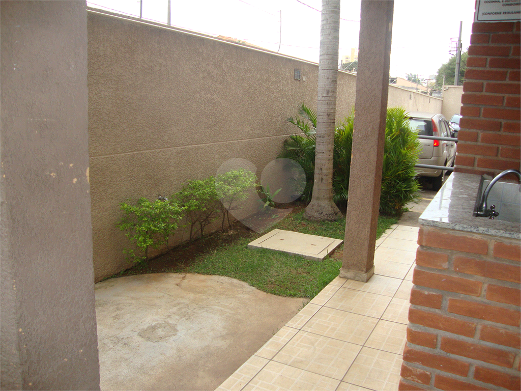 Apartamento no bairro Quitaúna, em Osasco, ótimo local, 3 dormitórios, 1 banheiro. 1 vaga de garagem
