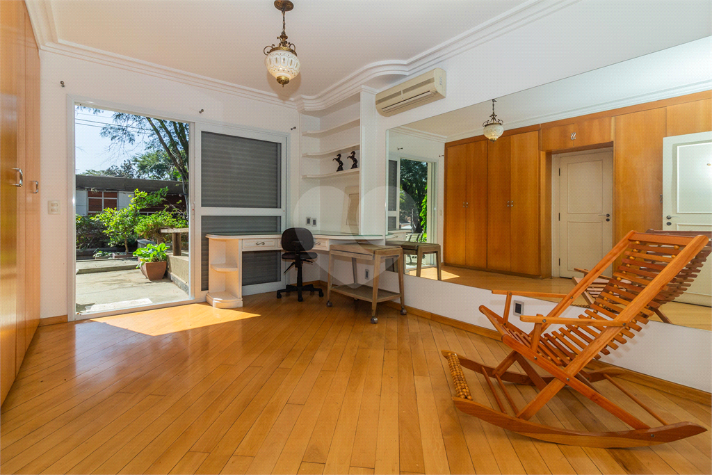 CASA À VENDA COM 3 QUARTOS EM ALTO DE PINHEIROS
