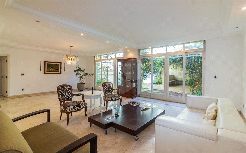 CASA À VENDA COM 3 QUARTOS EM ALTO DE PINHEIROS