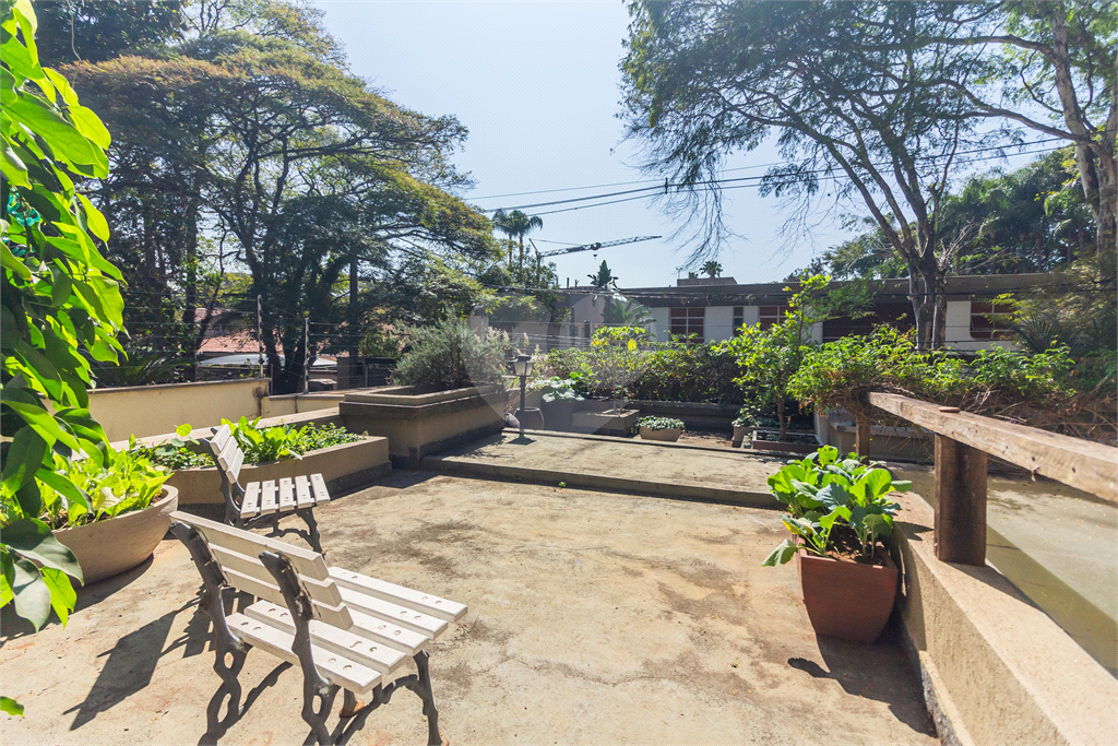 CASA À VENDA COM 3 QUARTOS EM ALTO DE PINHEIROS