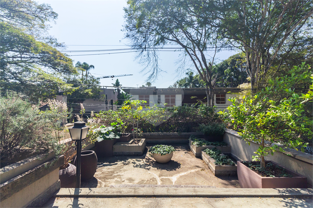 CASA À VENDA COM 3 QUARTOS EM ALTO DE PINHEIROS