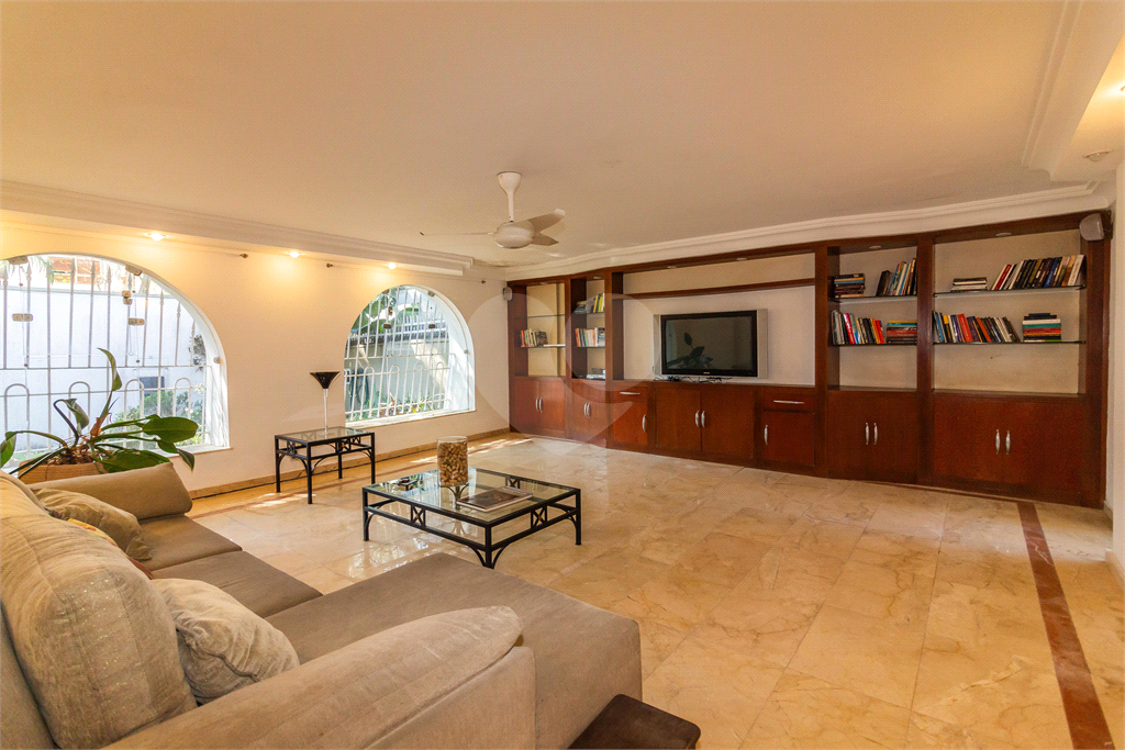 CASA À VENDA COM 3 QUARTOS EM ALTO DE PINHEIROS