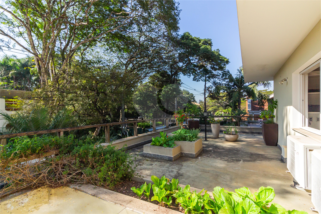 CASA À VENDA COM 3 QUARTOS EM ALTO DE PINHEIROS
