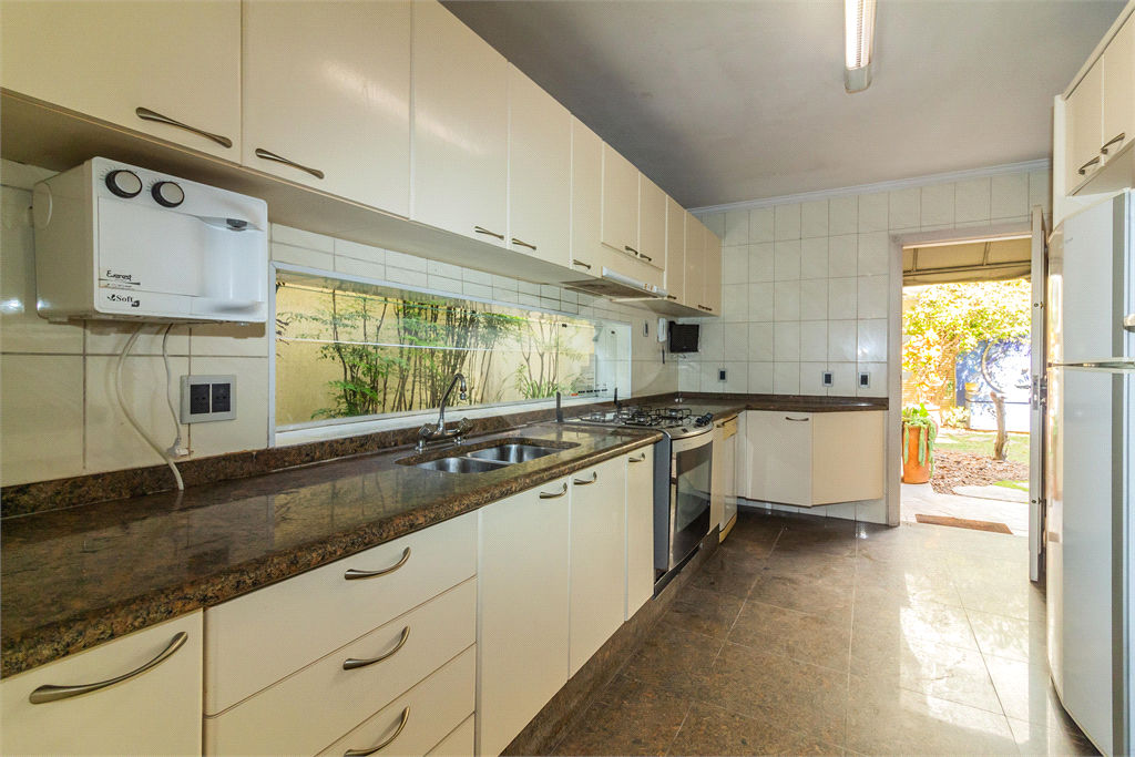 CASA À VENDA COM 3 QUARTOS EM ALTO DE PINHEIROS