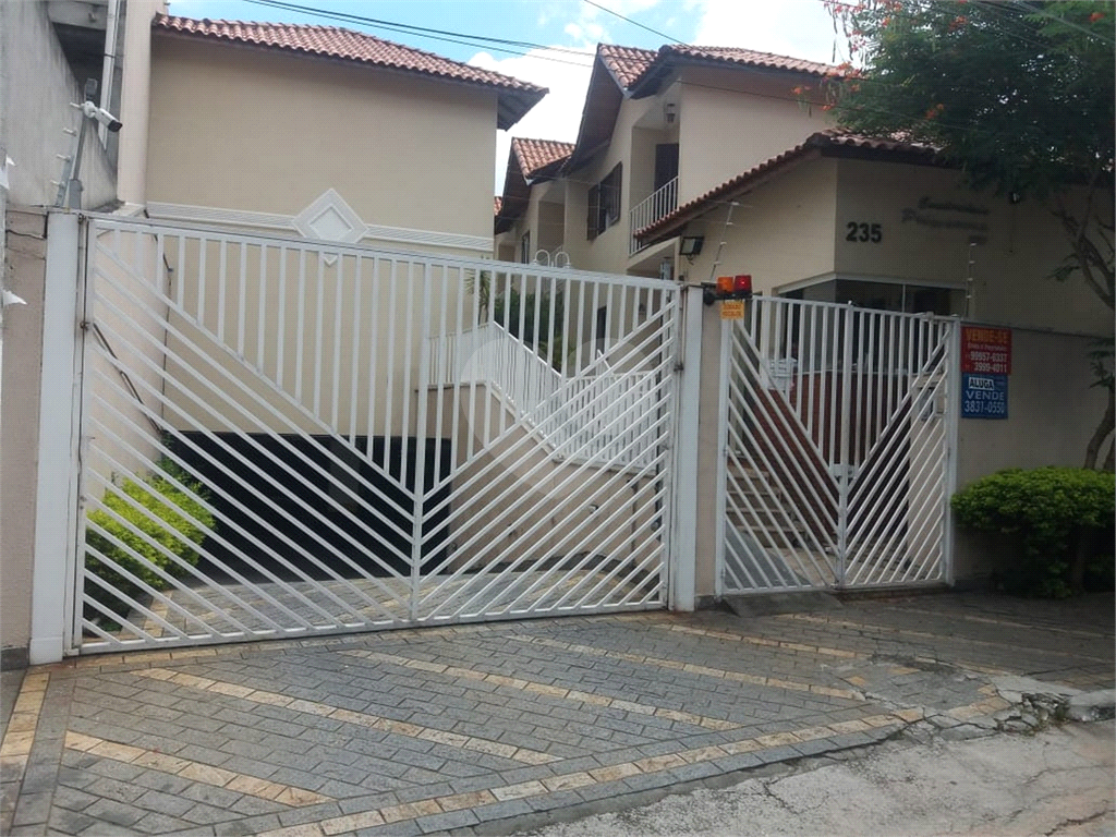 Sobrado em condóminio fechado !
