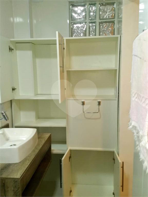 APARTAMENTO em CENTRO