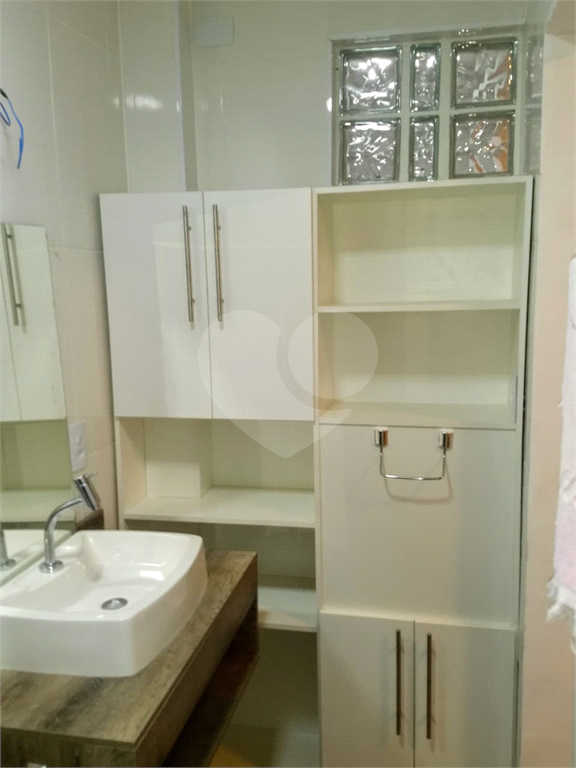 APARTAMENTO em CENTRO