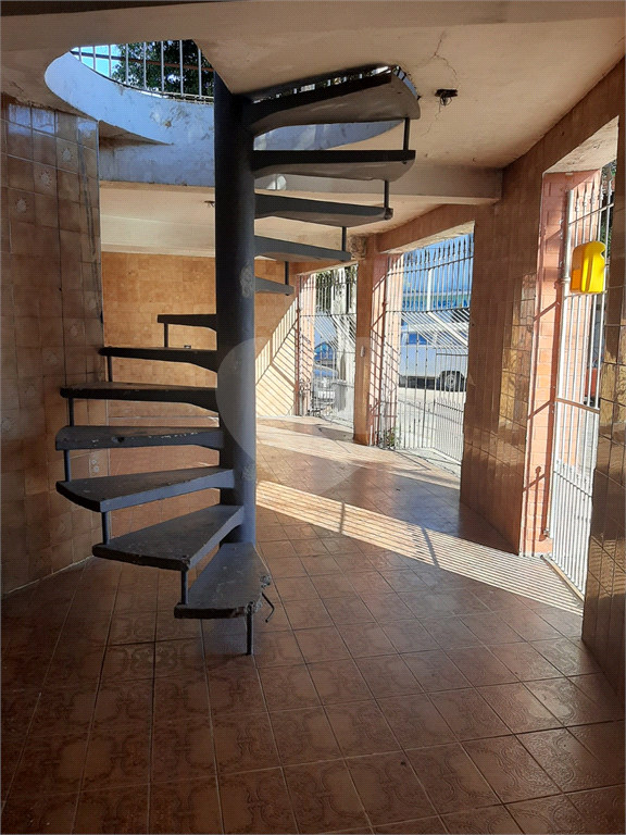 Ampla casa, são 189m de construção, 3 quartos, 4 vagas