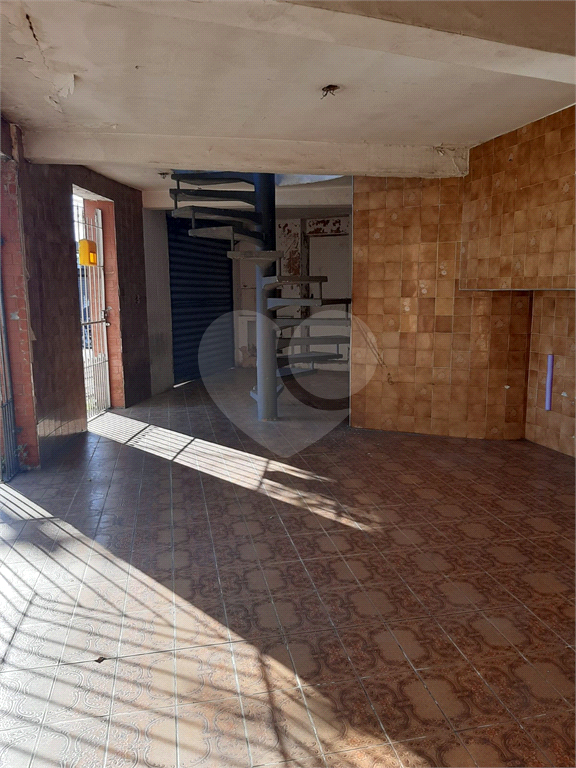 Ampla casa, são 189m de construção, 3 quartos, 4 vagas