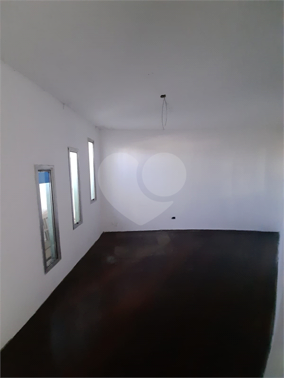 Ampla casa, são 189m de construção, 3 quartos, 4 vagas