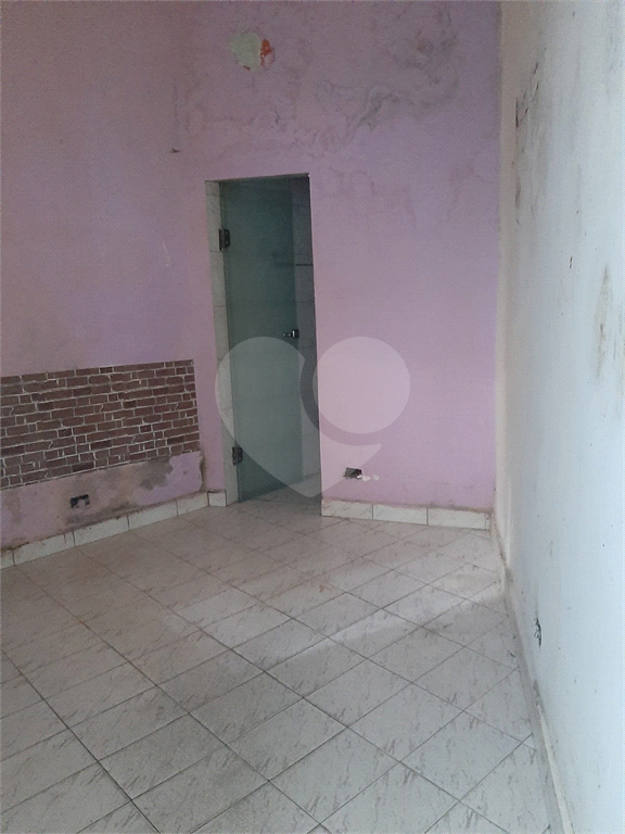 Ampla casa, são 189m de construção, 3 quartos, 4 vagas