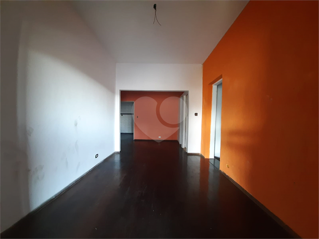 Ampla casa, são 189m de construção, 3 quartos, 4 vagas