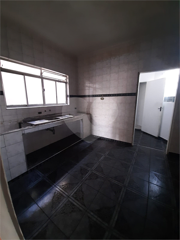 Ampla casa, são 189m de construção, 3 quartos, 4 vagas
