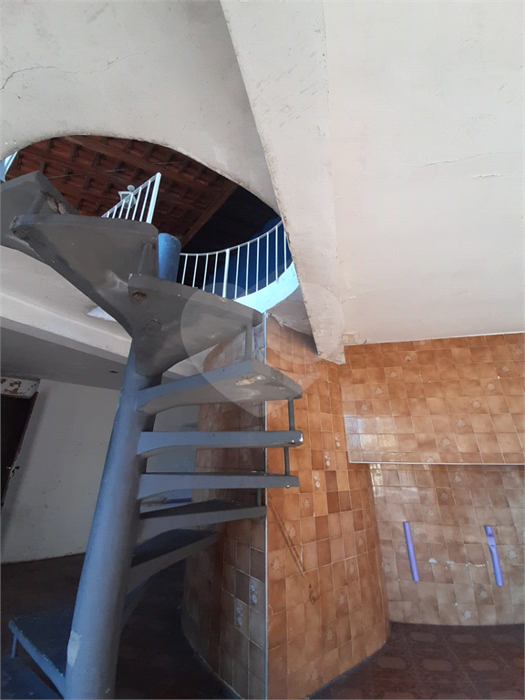 Ampla casa, são 189m de construção, 3 quartos, 4 vagas