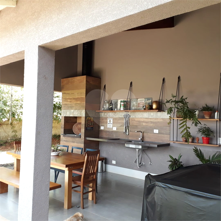 Casa à venda com 3 quartos, 212m² - Foto 1