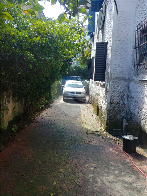 Casa clássica próxima à praia.
