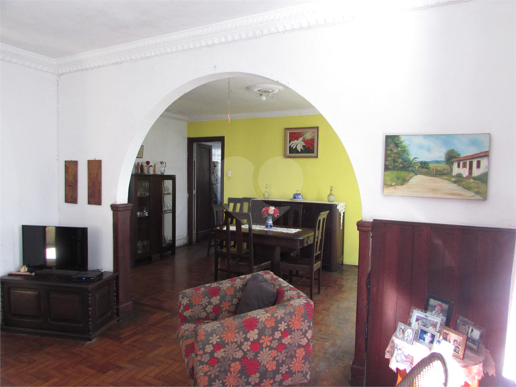 Casa clássica próxima à praia.