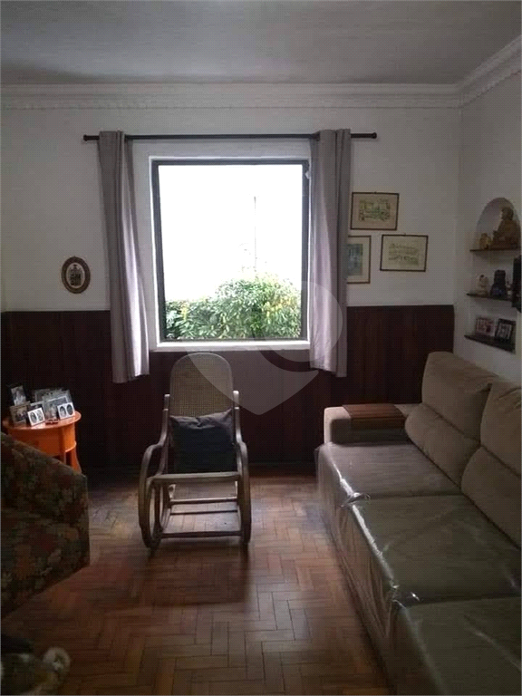 Casa clássica próxima à praia.