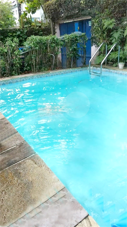 Casa clássica próxima à praia.