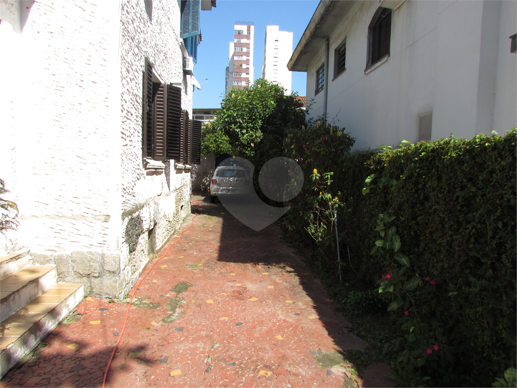 Casa clássica próxima à praia.