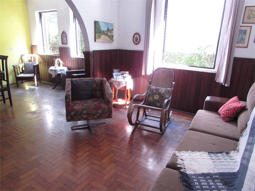 Casa clássica próxima à praia.