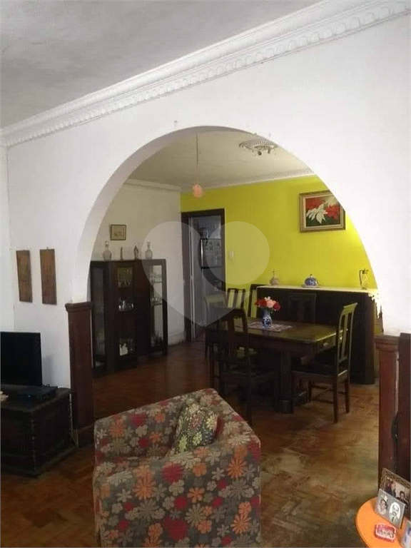 Casa clássica próxima à praia.