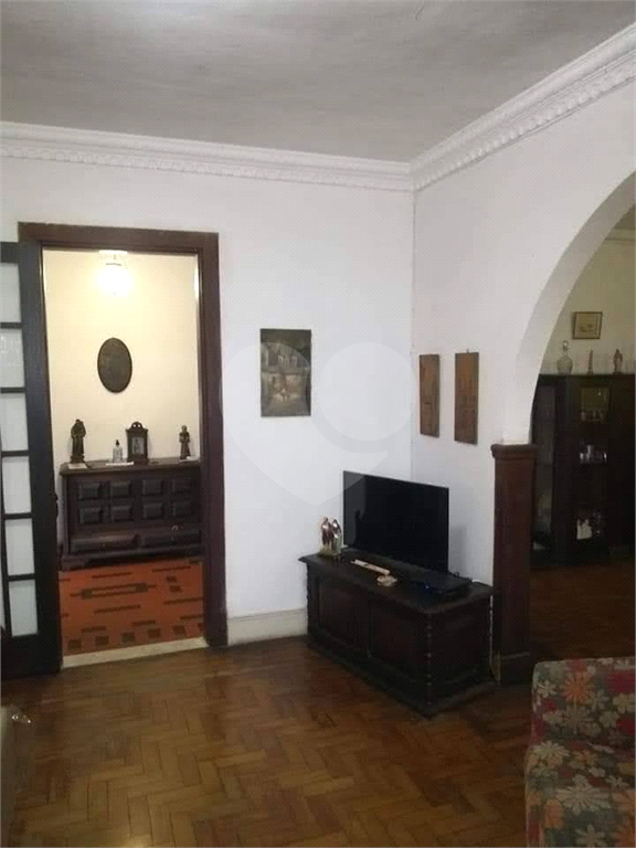 Casa clássica próxima à praia.