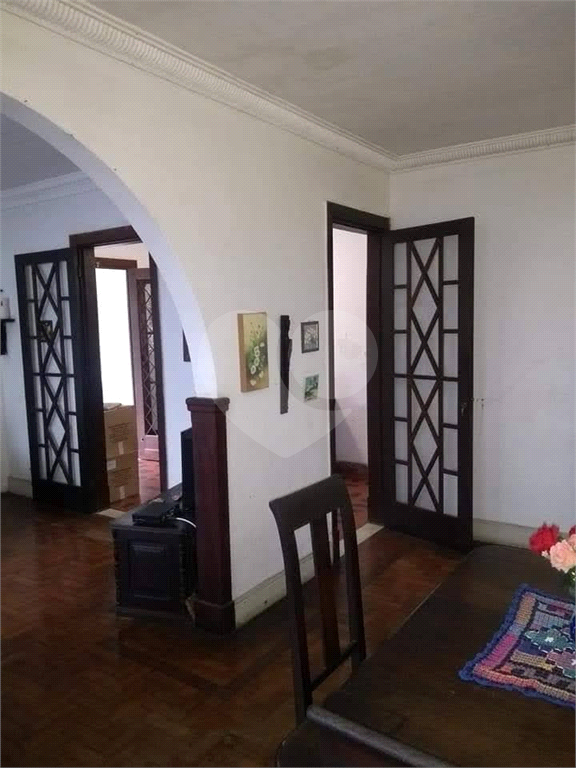 Casa clássica próxima à praia.