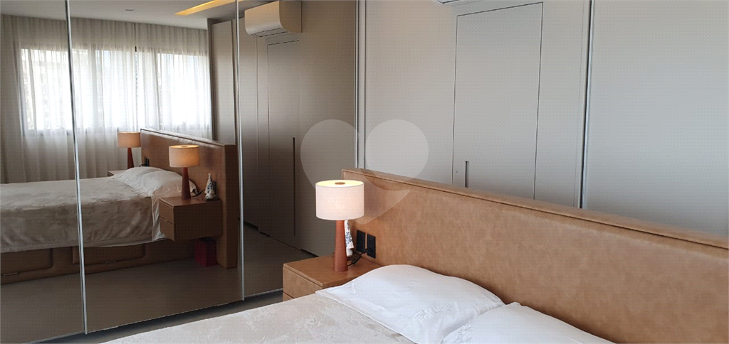 Apartamento 1 suíte, 4 vagas 94m2 Vila Olímpia 
