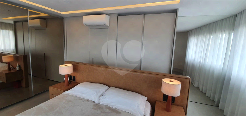 Apartamento 1 suíte, 4 vagas 94m2 Vila Olímpia 
