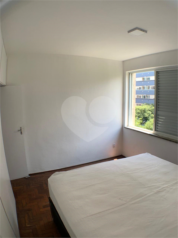 APARTAMENTO em CENTRO