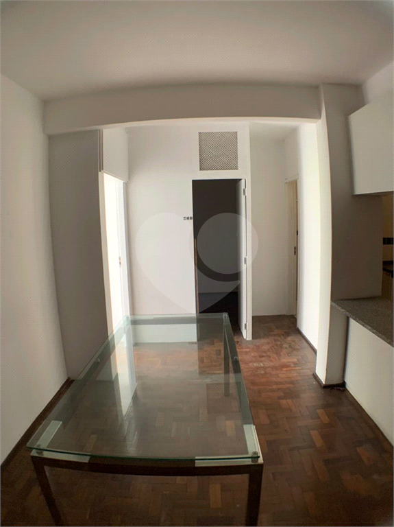APARTAMENTO em CENTRO