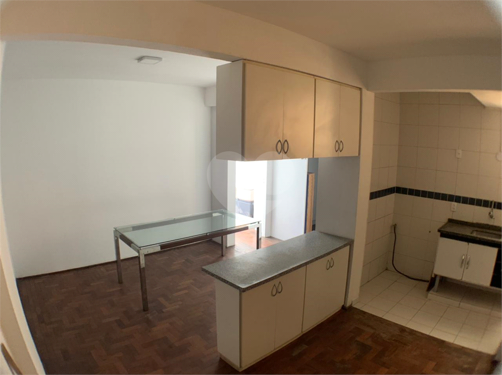 APARTAMENTO em CENTRO