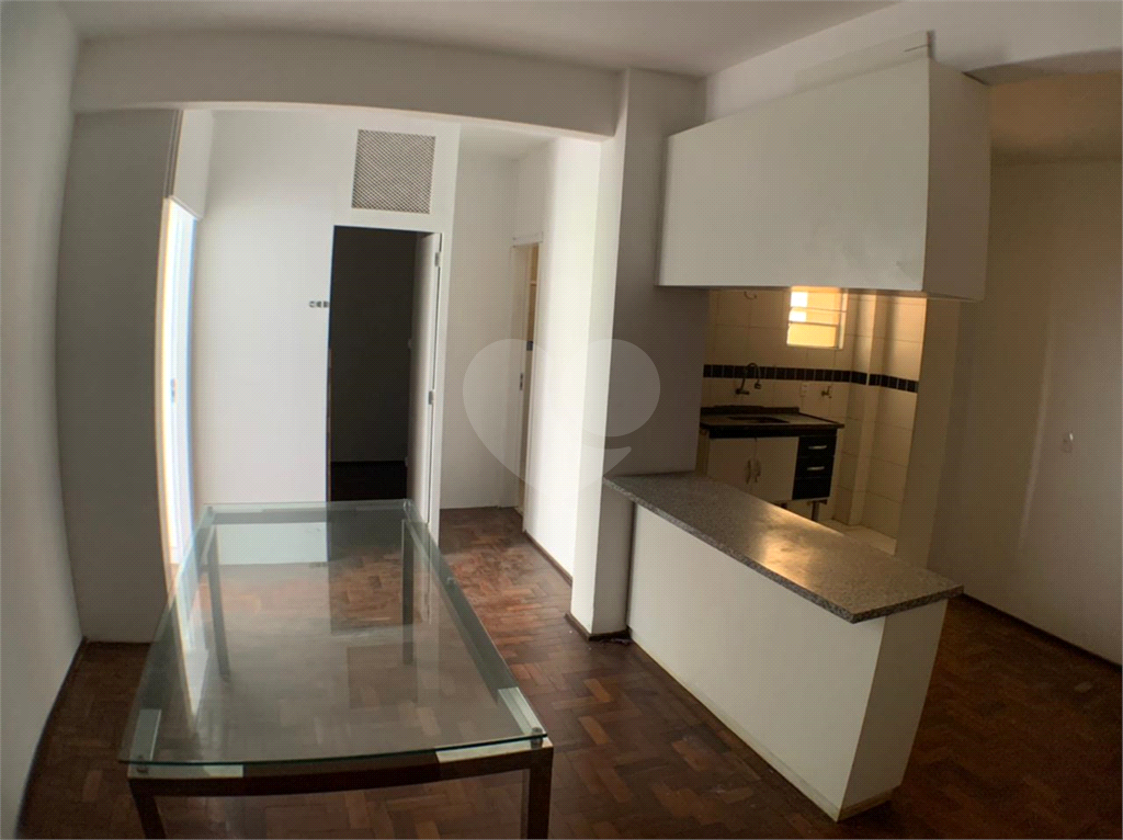 APARTAMENTO em CENTRO