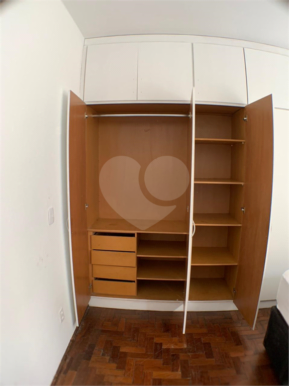 APARTAMENTO em CENTRO