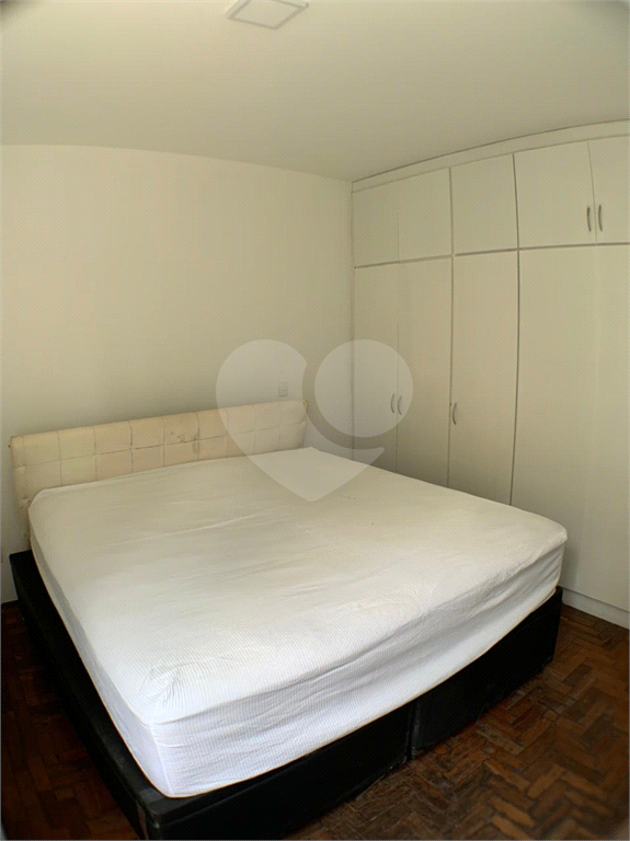 APARTAMENTO em CENTRO