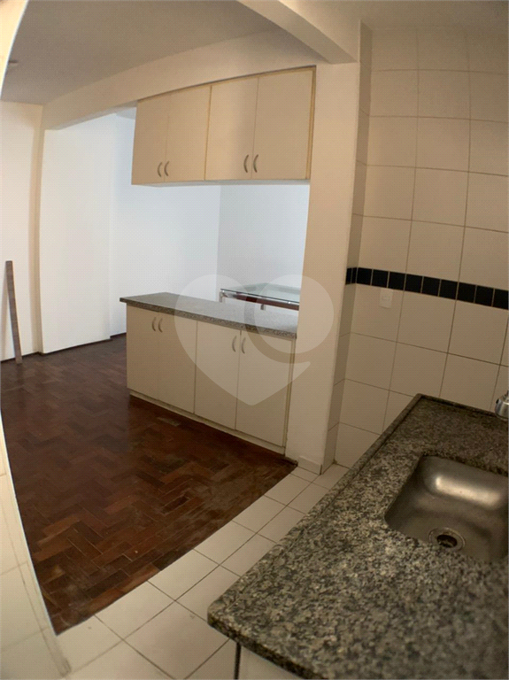 APARTAMENTO em CENTRO