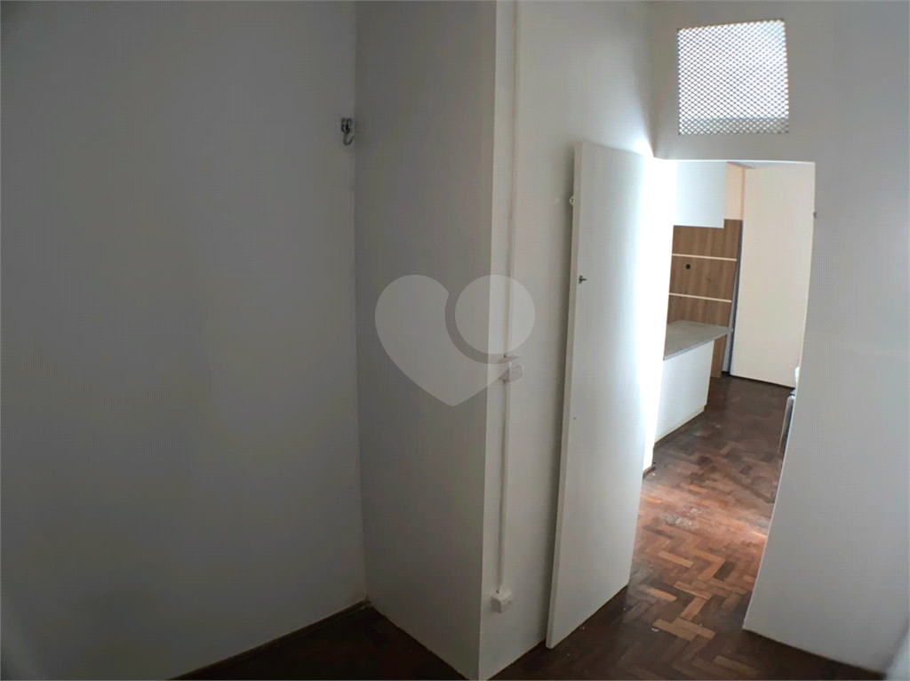 APARTAMENTO em CENTRO