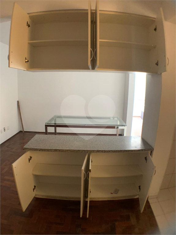 APARTAMENTO em CENTRO