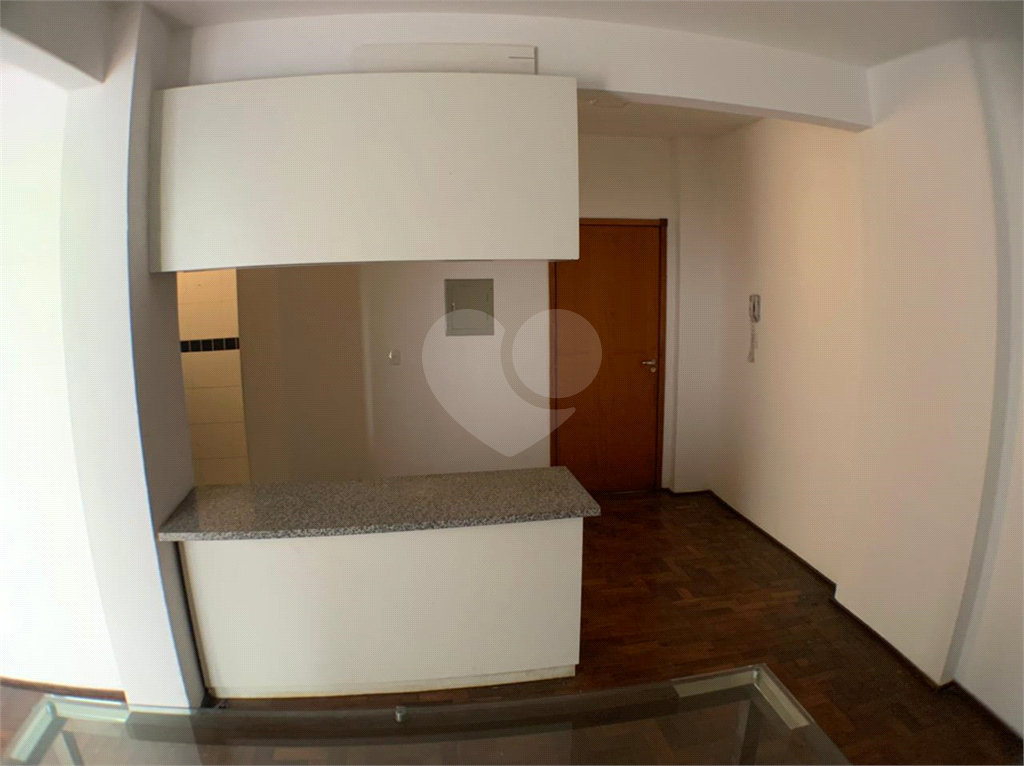 APARTAMENTO em CENTRO