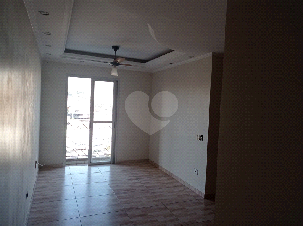 Apartamento na Estrada Velha da Penha com 62 metros quadrados vago.