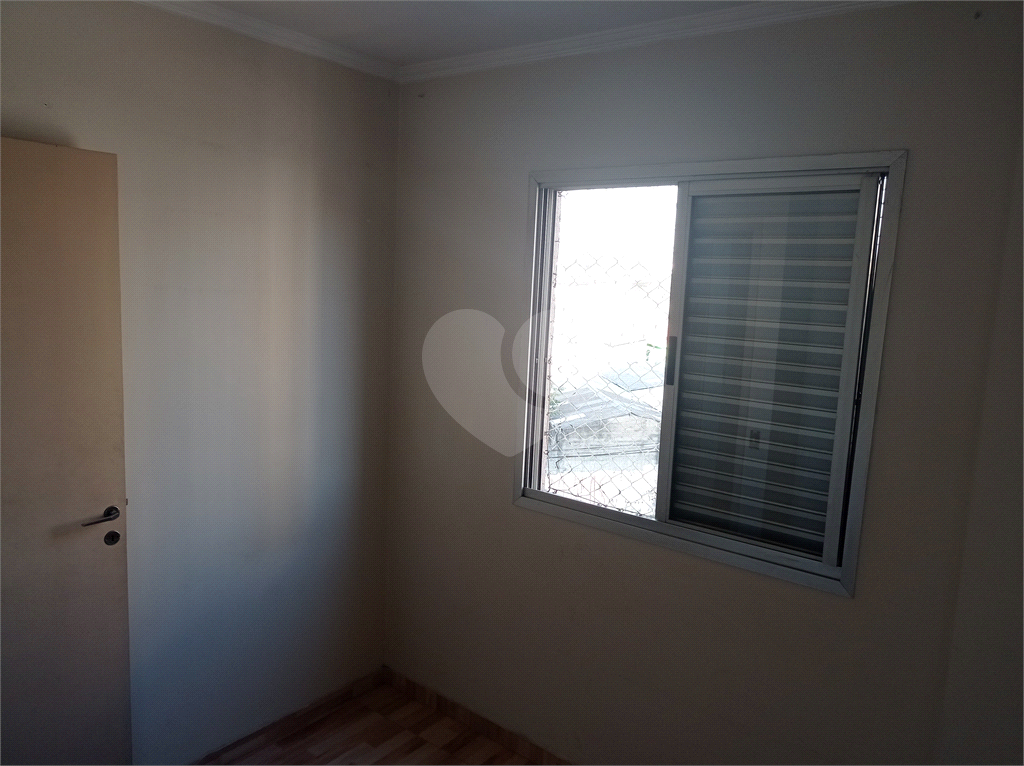 Apartamento na Estrada Velha da Penha com 62 metros quadrados vago.