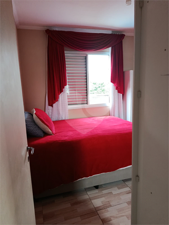 Apartamento na Estrada Velha da Penha com 62 metros quadrados 03 dormitorios 01 vaga mobiliado .
