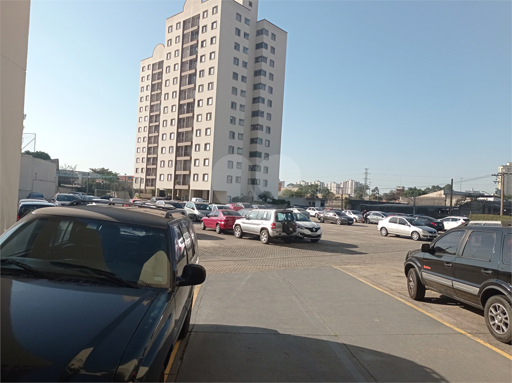 Apartamento na Estrada Velha da Penha com 62 metros quadrados vago.