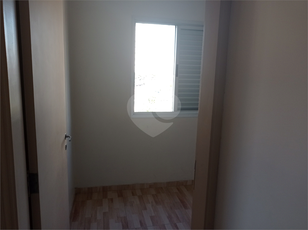 Apartamento na Estrada Velha da Penha com 62 metros quadrados vago.