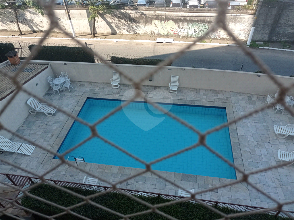 Apartamento na Estrada Velha da Penha com 62 metros quadrados vago.