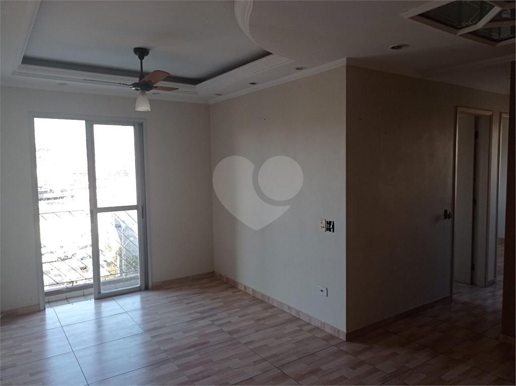 Apartamento na Estrada Velha da Penha com 62 metros quadrados vago.